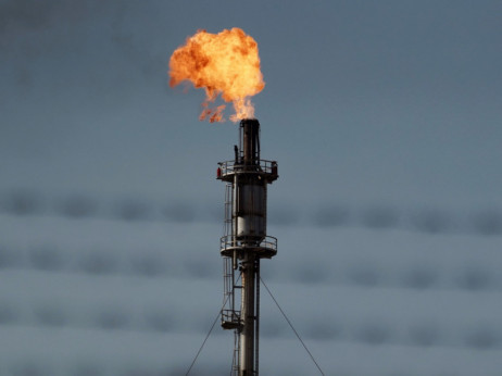 Nafta blago raste nakon što je tanker pogođen raketom u Crvenom moru
