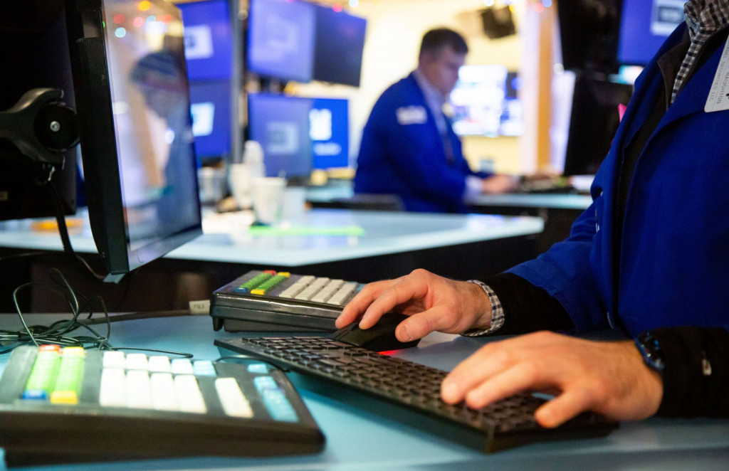 Američke dionice i obveznice pale