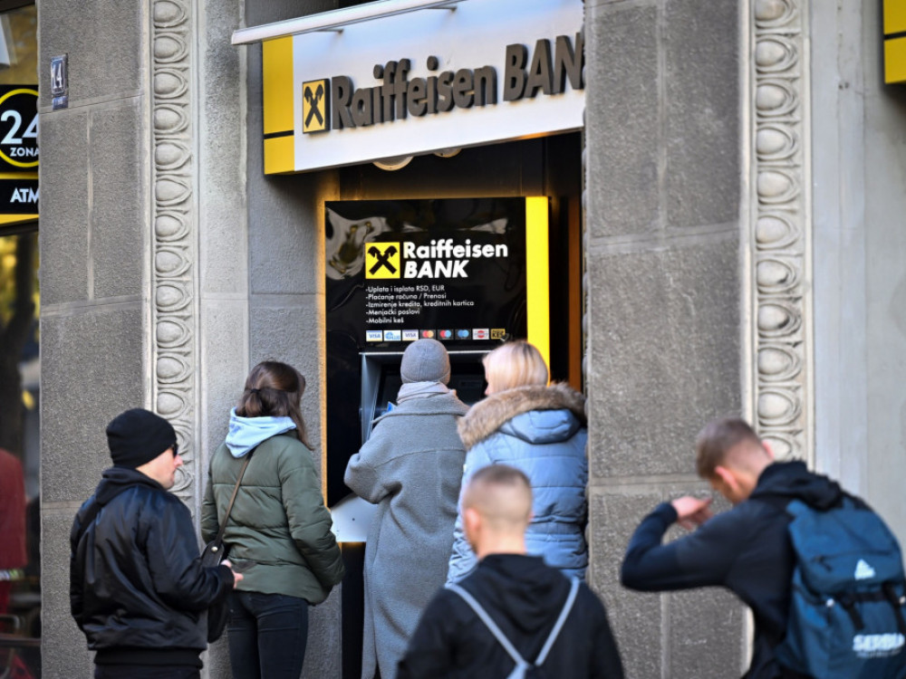 NLB bi mogla da baci mrežu na Raiffeisen Bank?
