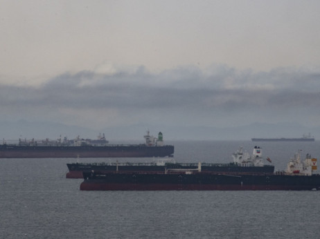 Nafta zadržava rast, tržište napeto zbog novog napada na Crvenom moru