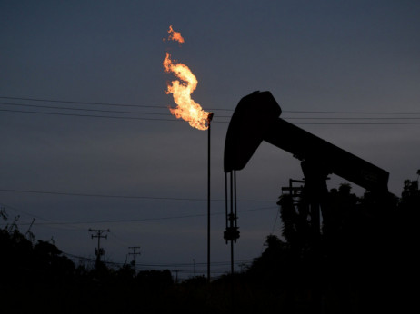 Nafta zadržala pad zbog znakova daljnjeg povećanja zaliha sirove nafte