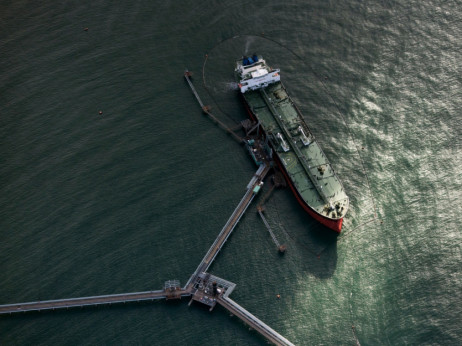 Nafta raste usljed opadanja zaliha u SAD-u i napada u Crvenom moru
