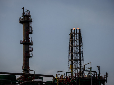 Nafta ide prema sedmičnom dobitku uslijed rizika opskrbe