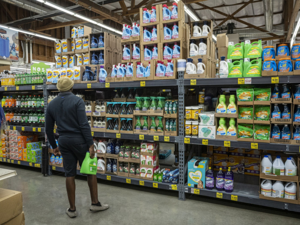 Inflacija u SAD-u će usporiti zbog pada cijena robe