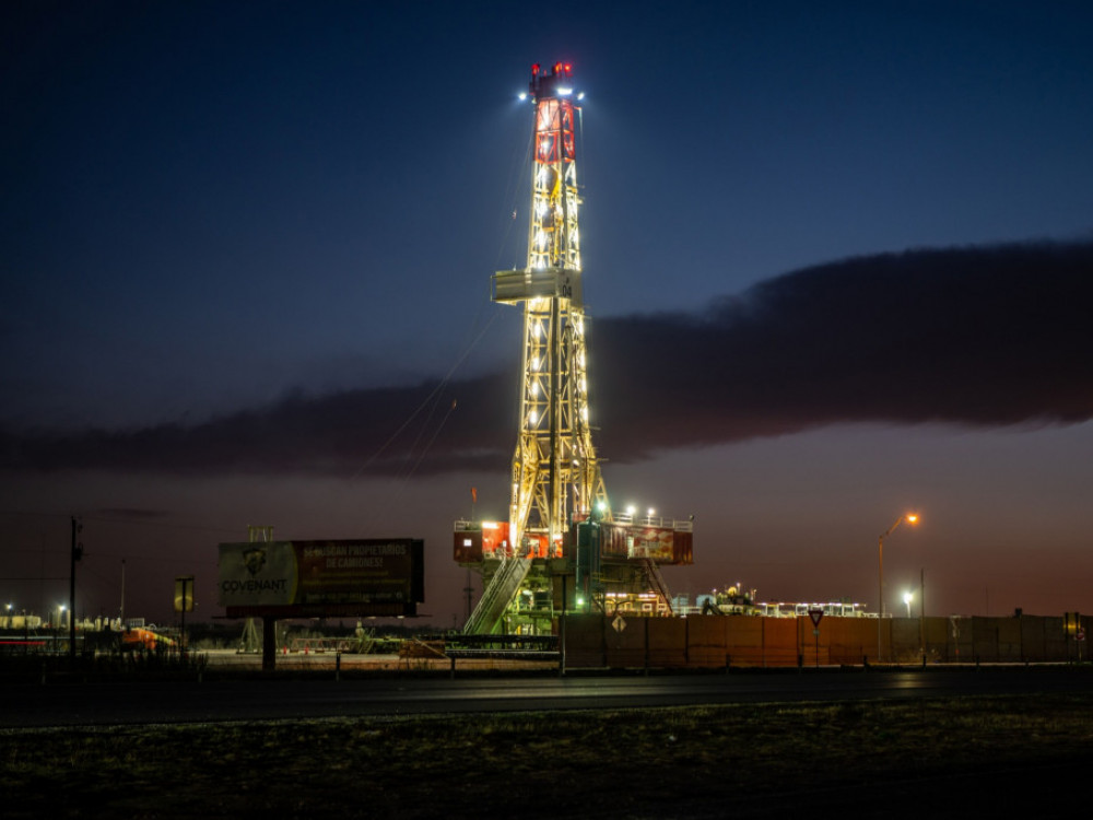 Nafta opada s fokusom na zalihe SAD-a i politiku snabdijevanja OPEC-a