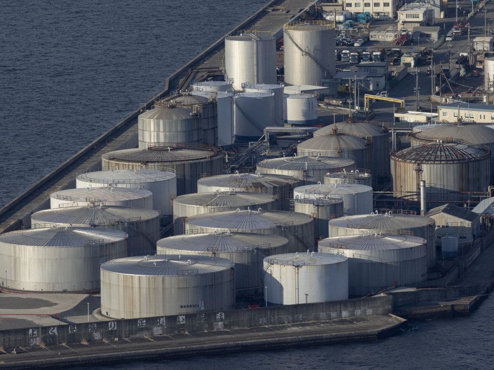 Nafta zadržava dobit zbog napada na ruske rafinerije i OPEC+ smanjenja