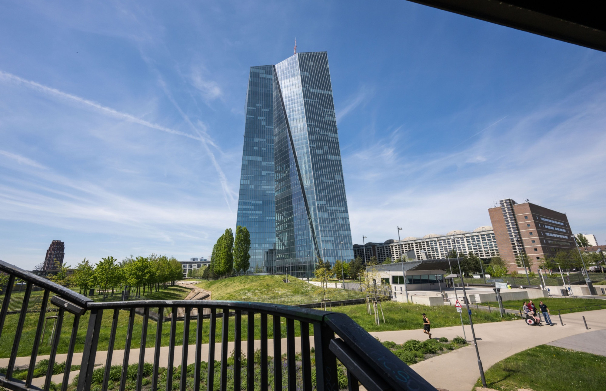 ECB neće mijenjati kamate, prvo smanjenje se očekuje u junu