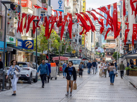 Turska digla kamate kako bi ojačala liru prije izbora