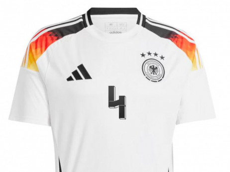 Adidas blokira prodaju dresova Njemačke zbog nacističke simbolike