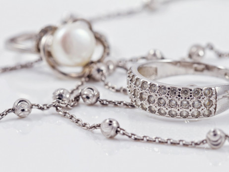 Silver lining: Zašto bi trebalo da čuvate srebrni nakit?