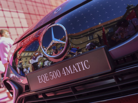 Prihodi Mercedesa pali zbog promjena modela i manje potražnje za električnim vozilima