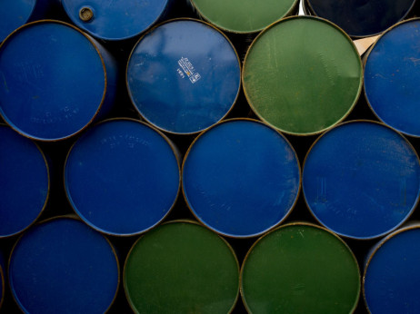 Cijena nafte oscilira nakon signala OPEC+ da planiraju vratiti barele na tržište