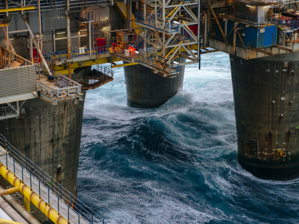 Nafta zarobljena u uskom rasponu pred ključne pokazatelje iz SAD-a