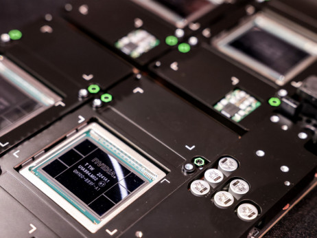 Акциите на „Енвидија“ тонат, тоа што расте се сомнежите за нејзината доминација со ВИ