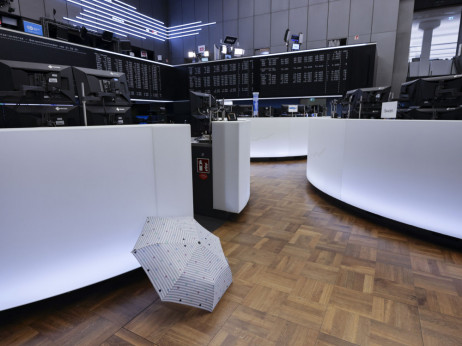 Masovna prodaja obrambenih ETF-ova - mirovni pregovori i kripto-slom ruše cijene