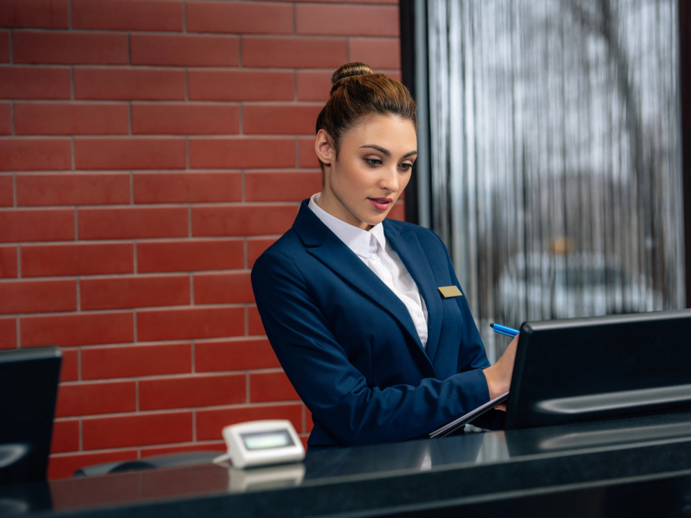 Hotelijeri i ugostitelji najmanje plaćeni, plate pale u IKT sektoru