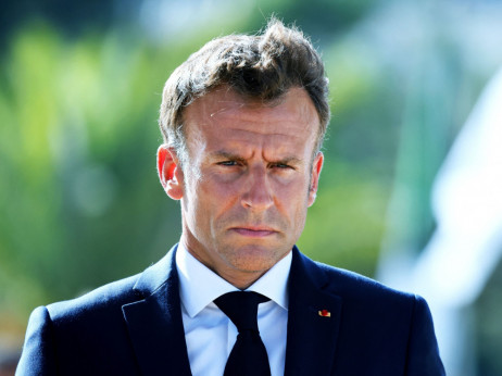 Macron podržava privremeni dodatni porez na velike firme u Francuskoj