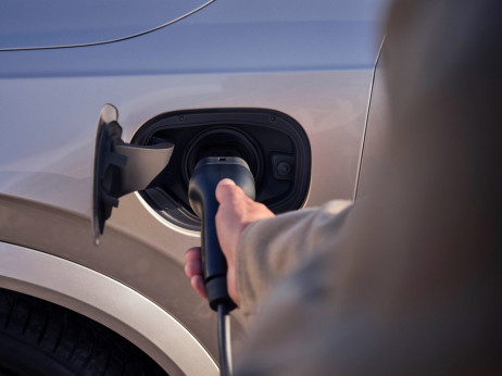 Auto-kompanije bilježe pad prodaje EV, a klimatski ciljevi im djeluju sve dalje