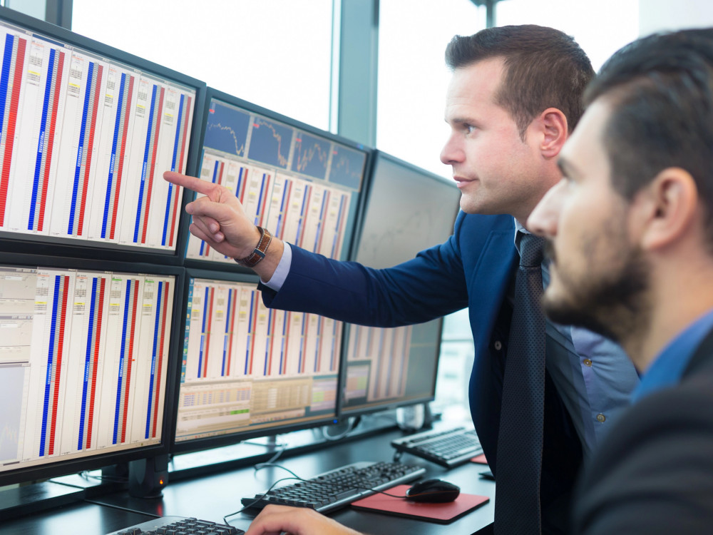 Finansijska tržišta pod tenzijom: Dolar raste, terminski indeksi klize