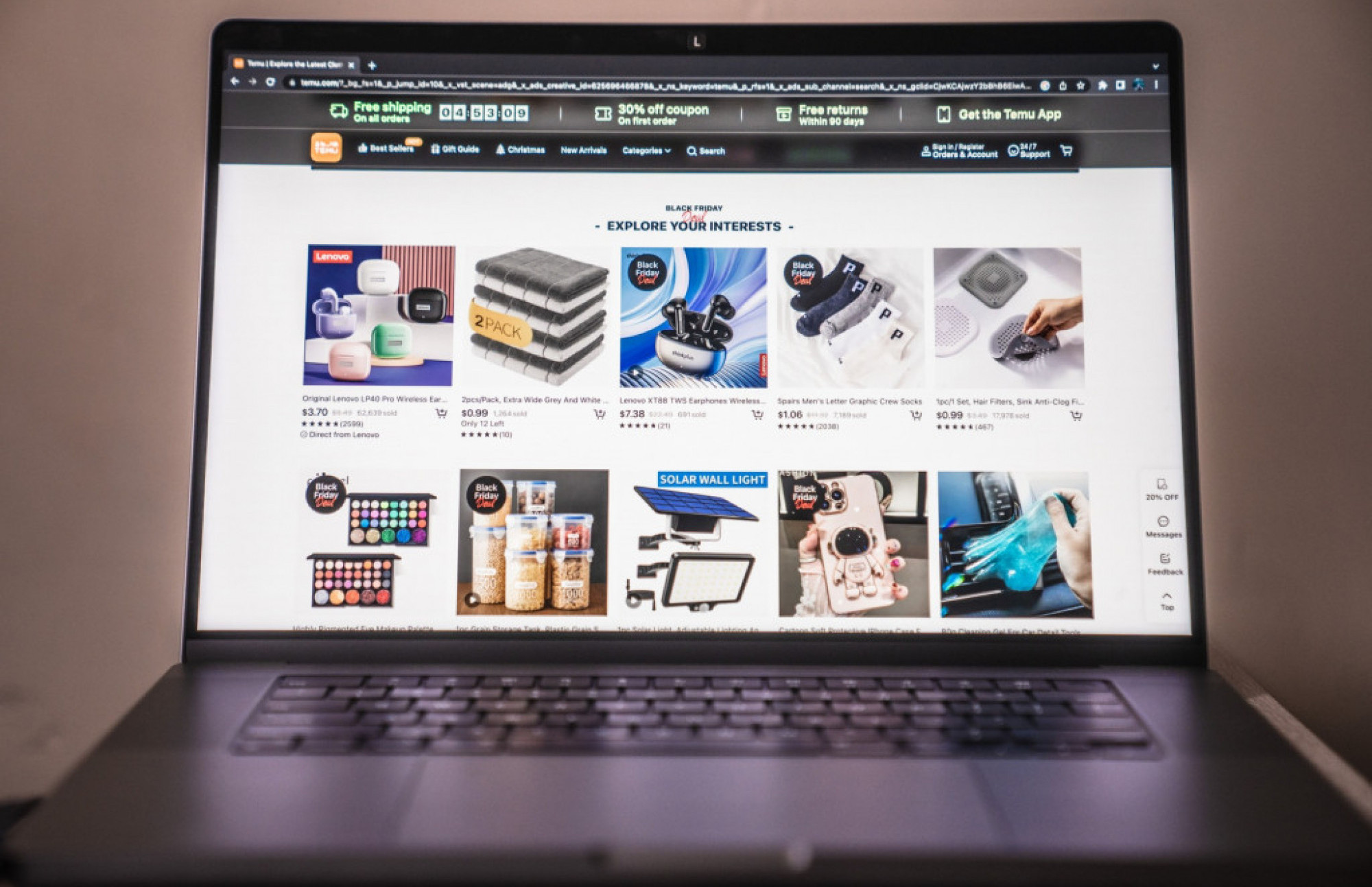 Dok Trump prijeti, Temu u tišini pobjeđuje