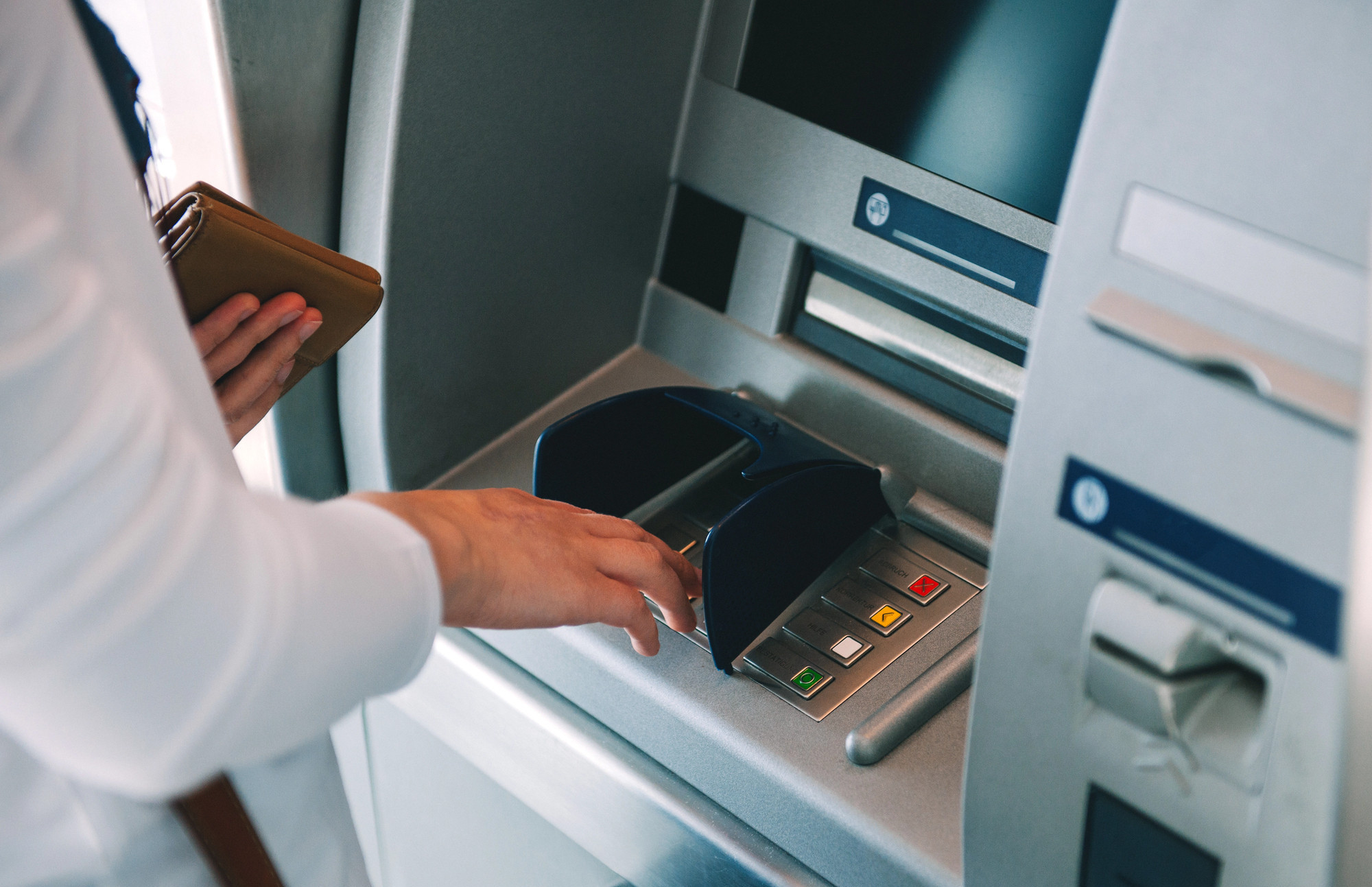 Bankama u RS zabranjuje se naplata više različitih naknada