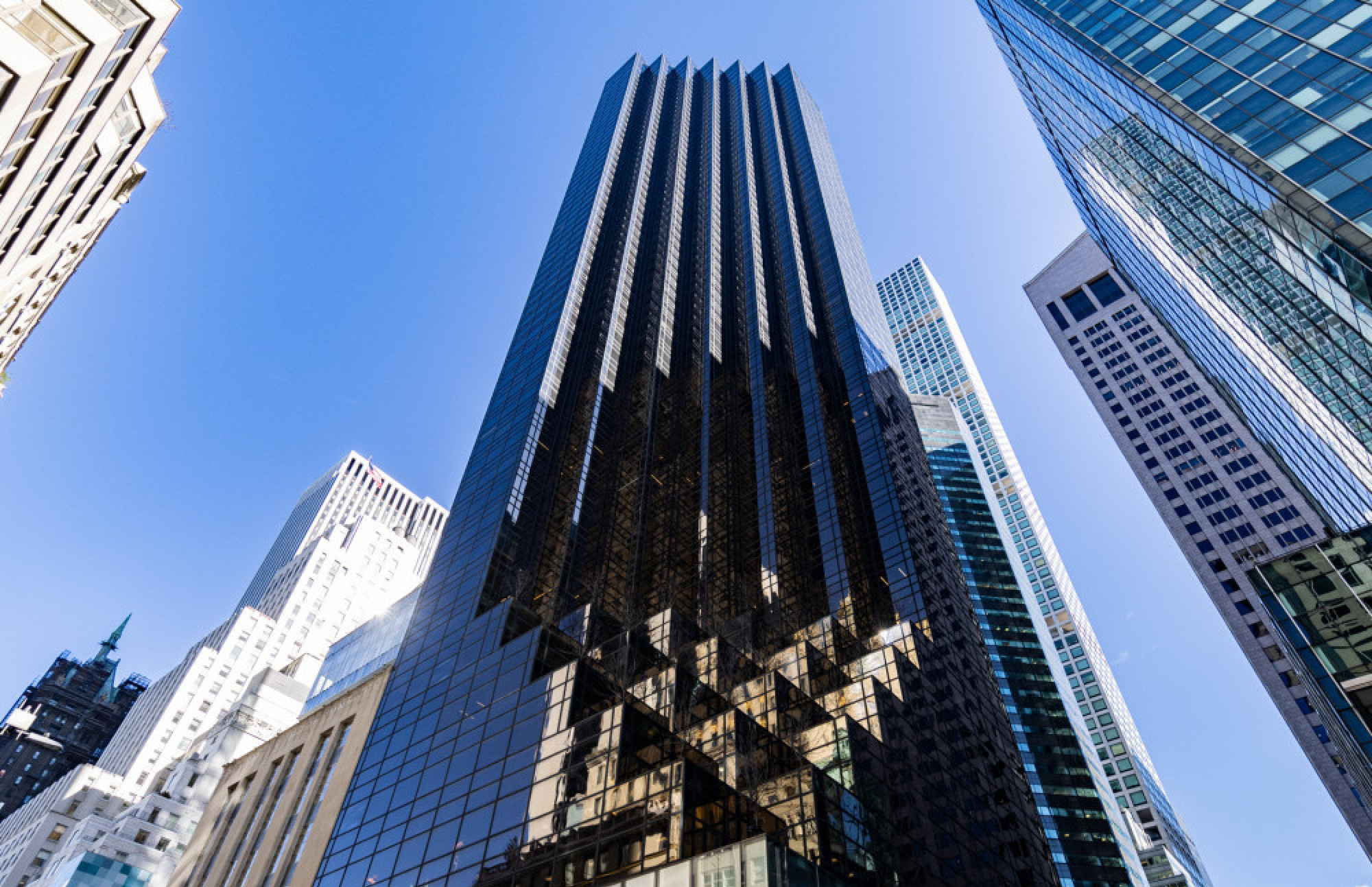 Film 'Pripravnik' kroz lične stilske transformacije prati Trumpov uspon