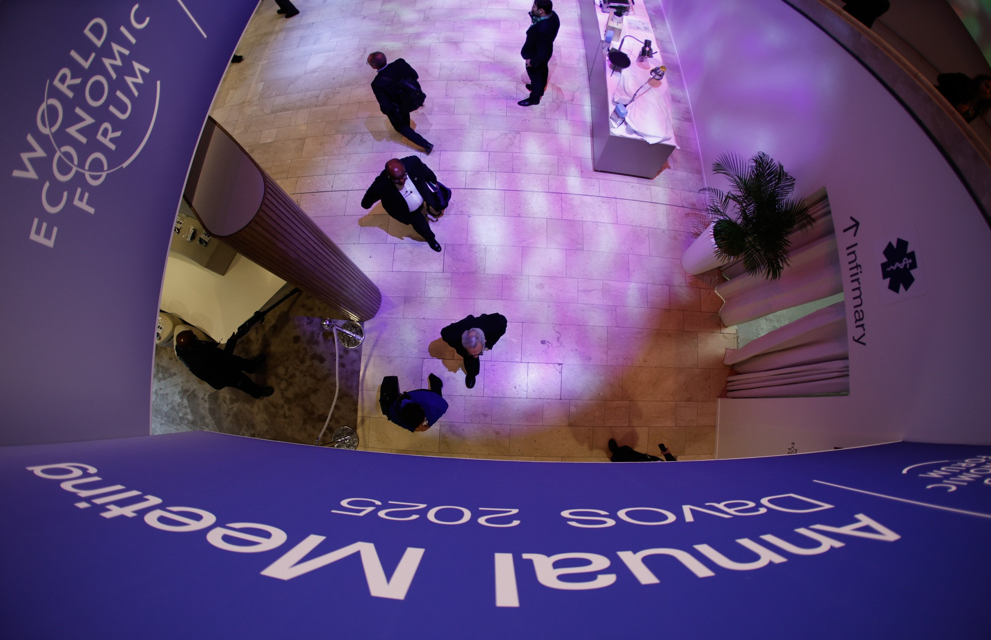 Davos 2025: Očekuje se daljnji pad kamata, američke carine vrebaju Evropu