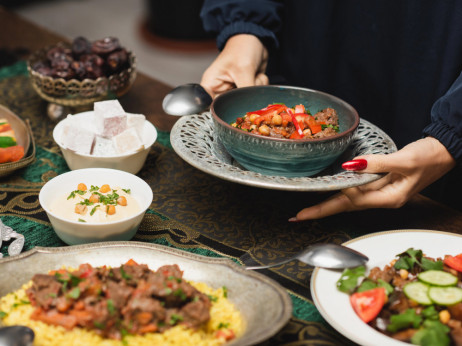 Iftarska ponuda jasno reflektuje širu ekonomsku sliku – pet stvari za danas