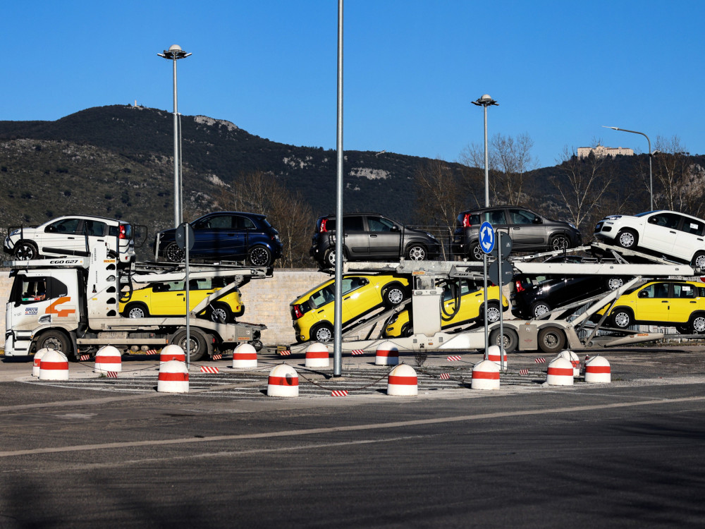 Trump razmatra odgodu carina na uvoz automobila nakon pritiska proizvođača