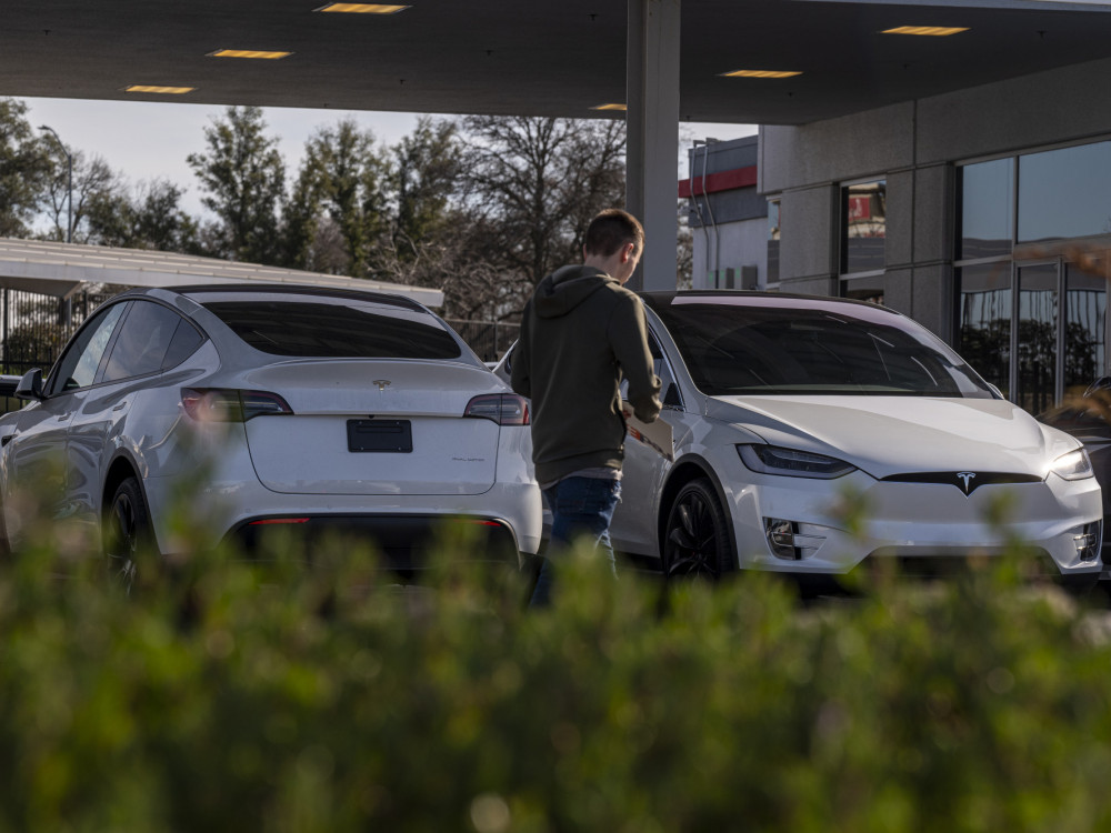 Akcije Tesle rastu kako se Musk 'vraća kući' - iz svijeta ukratko