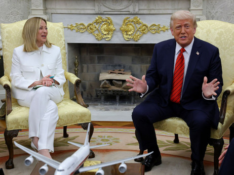 По обвинувањата кон папата, Трамп распали и по Мелони