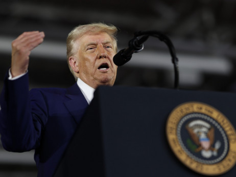 Trump najavio trgovinski sporazum i niže carine s Britanijom