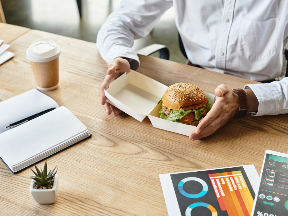Kada direktor dobije napadaj gladi
