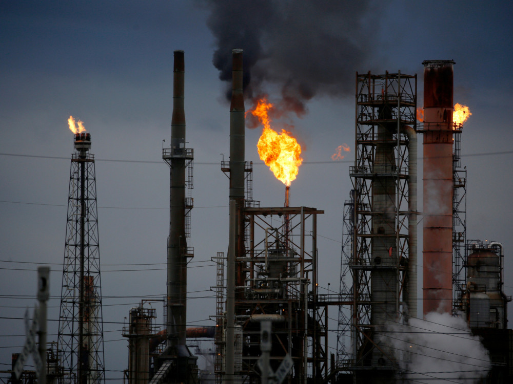 Nafta raste zbog pada dolara i geopolitičke neizvjesnosti