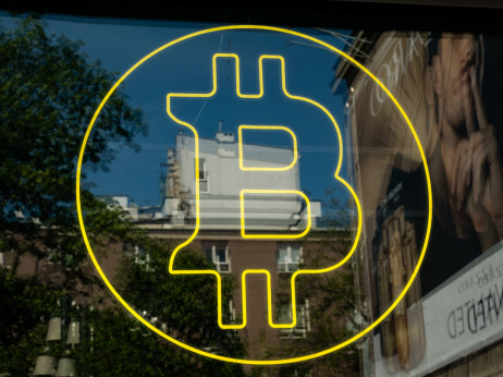 Bitcoin dostigao nove visine, premašio 111.000 dolara