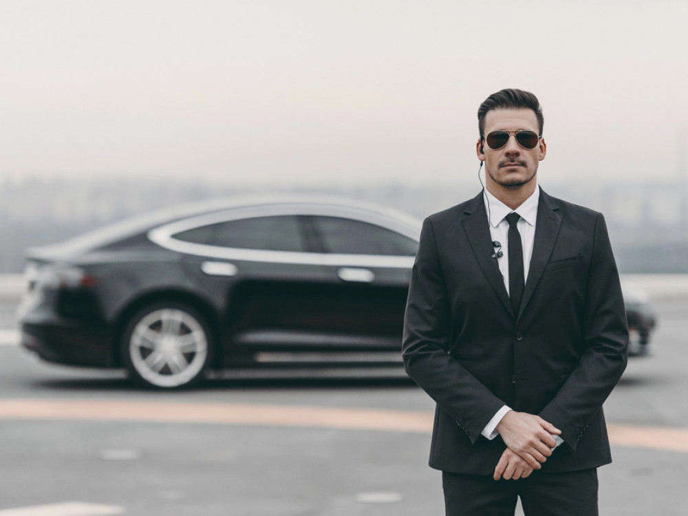 Lično osiguranje u BiH: Diskretna sigurnost za VIP klijente i do 8.000 KM dnevno