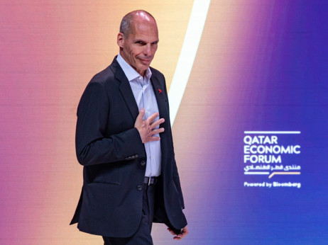Yanis Varoufakis – Jesmo li postali digitalni kmetovi gospodara oblaka?
