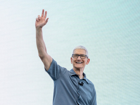 Tim Cook se povlači, a John Ternus preuzima poziciju CEO u Apple