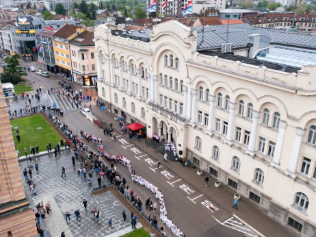 Vlada uređuje limite plata u gradskim i opštinskim službama