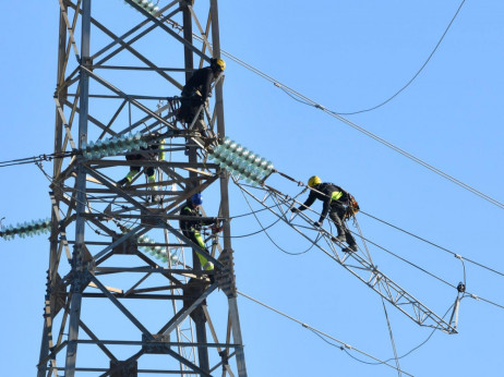 AI data centri doveli do pritiska na najveću elektroenergetsku mrežu u SAD