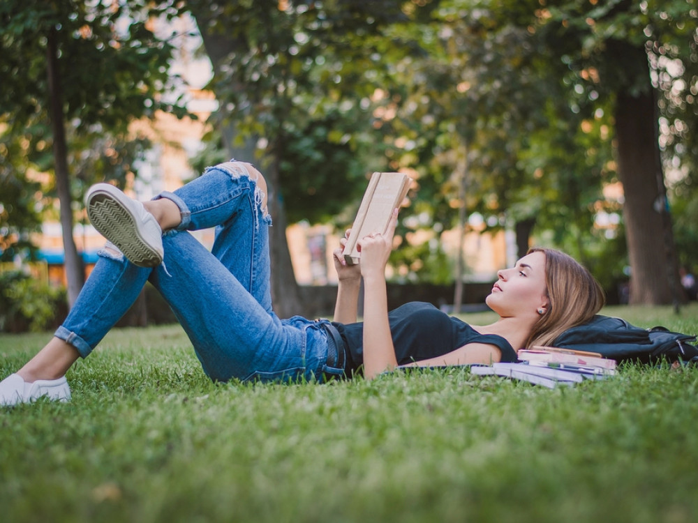 Top 10 knjiga koje se trenutno čitaju – idealan izbor za ljetni odmor