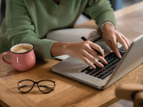 AI kao prvi sagovornik u krizi srednjih godina - pet vijesti koje treba da znate