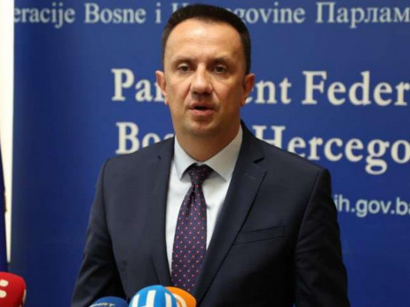 Vedran Lakić: Prvo moramo spasiti ljude, a tek onda mijenjati tehnologije