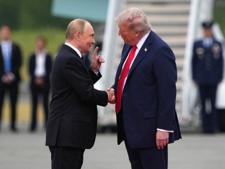 Crveni tepih i srdačnost - ima li pobjednika nakona susreta Trump - Putin