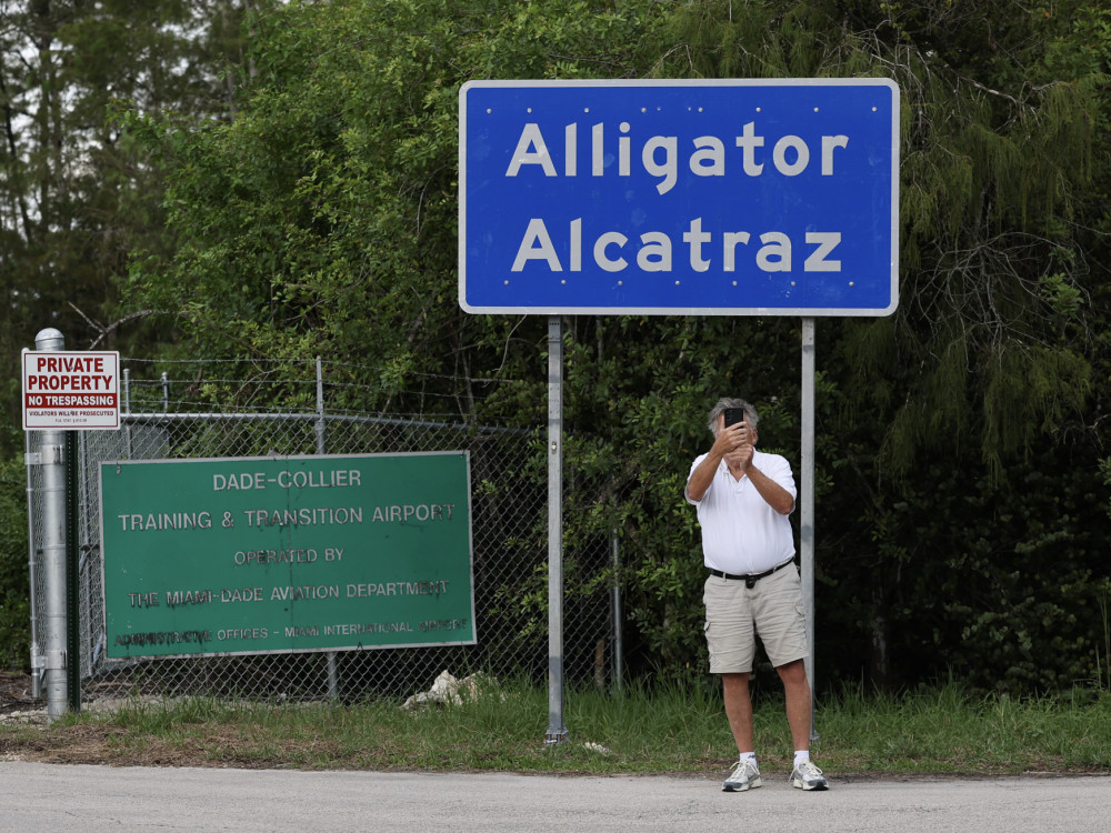 Trumpovi migrantski zatvori sa vlastitim suvenirima