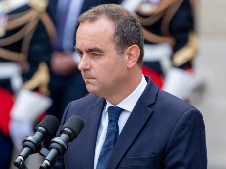 Francuska vlada pala, premijer Lecornu dao ostavku