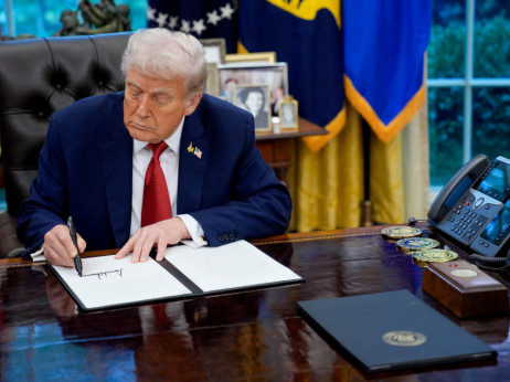 Trump razmatra masovna otpuštanja saveznih službenika