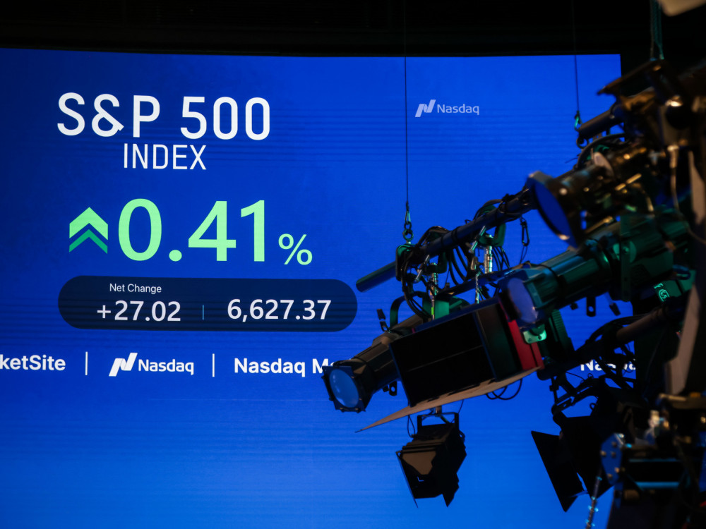 Rekordni niz S&P 500 izaziva dilemu - prodati sada ili riskirati korekciju krajem godine