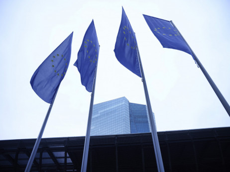 ECB će zadržati kamate na dva posto u naredne dvije godine, pokazuju ankete