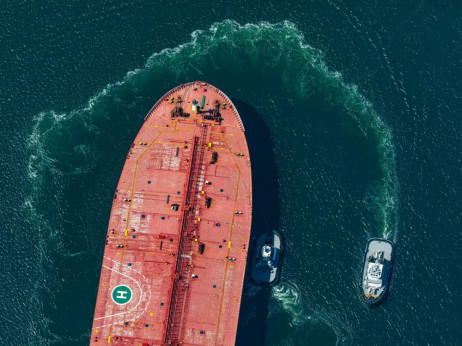 Washington ublažava sankcije kako bi pustili rusku naftu koja je već na tankerima